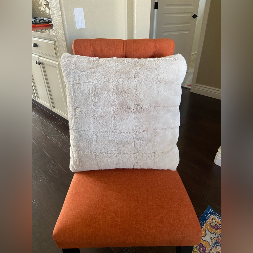❤️ KOOLABURRA BY UGG FAUX FUR THROW PILLOW- 16 x 16 - SUPER SOFT ❤️